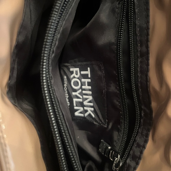 Mauve patent leather design puffy bag. - Picture 5 of 6